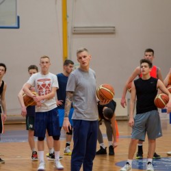 Valkā norisinās jauno basketbolistu treniņi (A.Markoviča, T.Veselova)